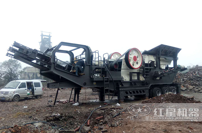 顎破輪胎移動破碎機