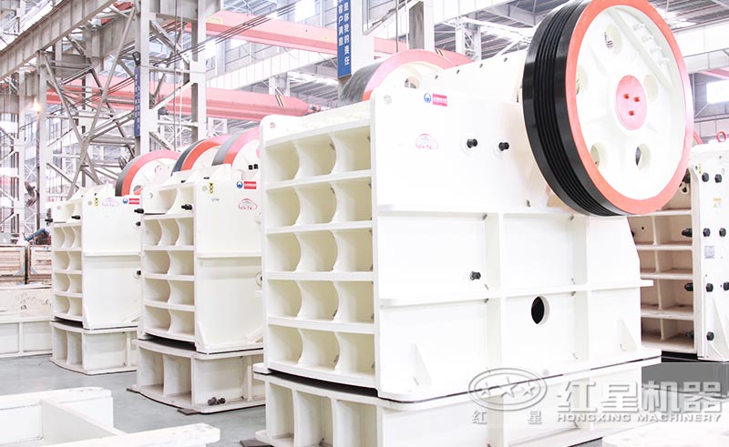 顎式破碎機(jī)外形簡(jiǎn)單，效果卻受到一致好評(píng)