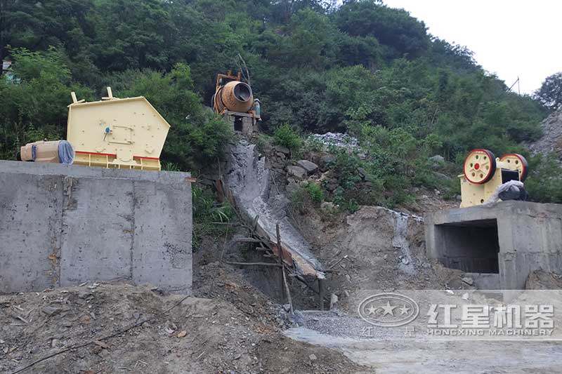 小型反擊式破碎機(jī)占地小好移動