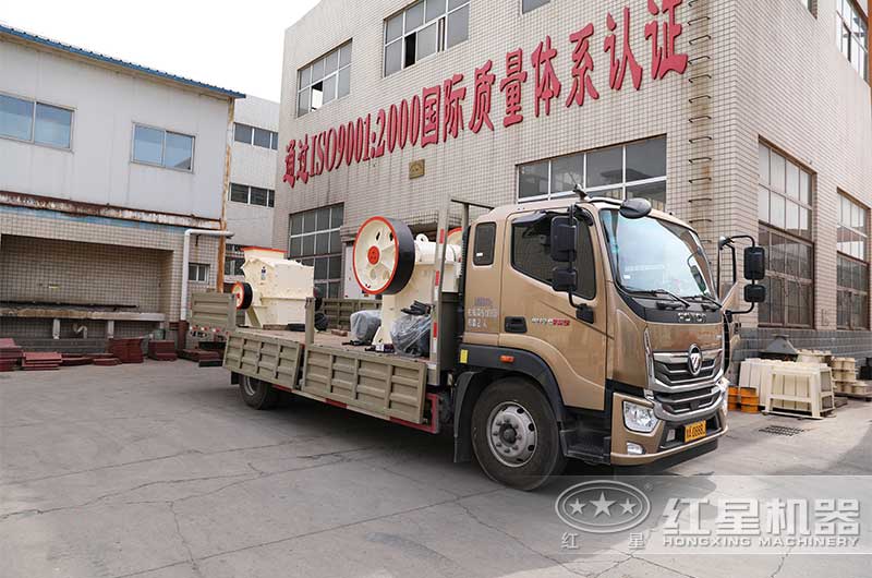 小型顎式破碎機(jī)移動也很方便
