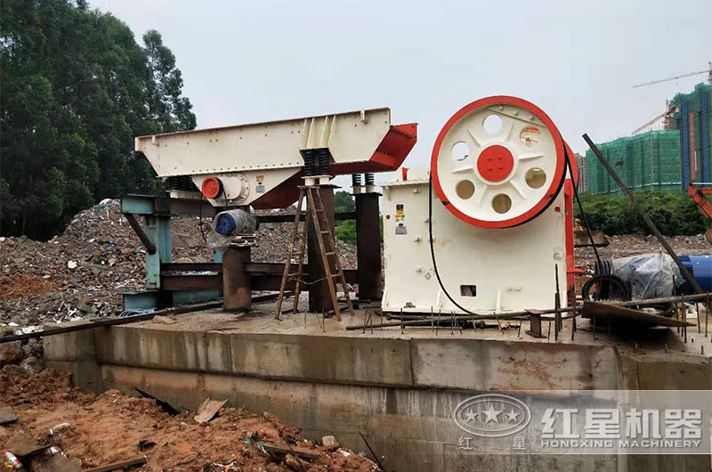 小型固定式破碎機處理建筑垃圾現場