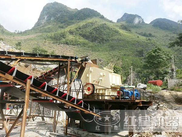 PF反擊式砸石機(jī)_打石機(jī)現(xiàn)場作業(yè)