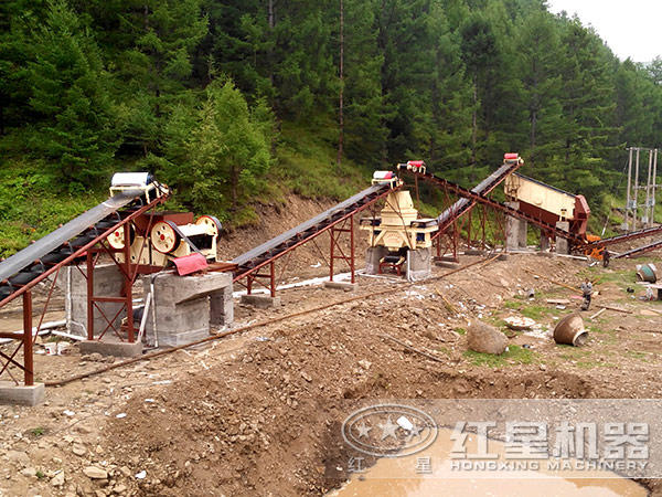陜西渭南時產100噸河卵石碎石生產現場