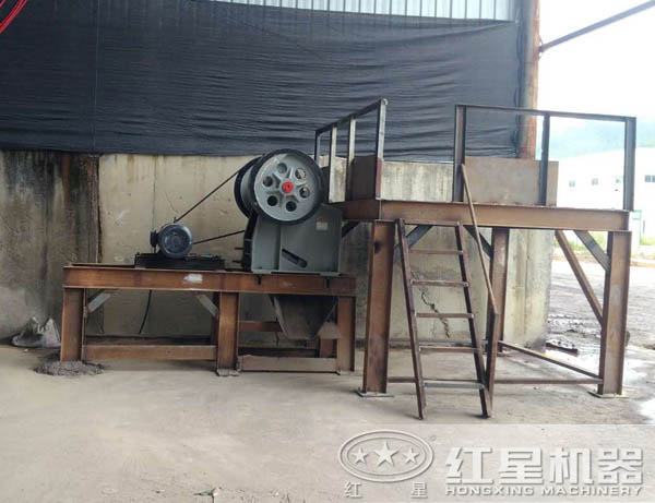 小型PE-150×250顎破機(jī)現(xiàn)場安裝