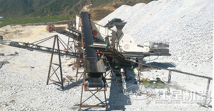 流動式碎煤機(jī)搭載重錘式破碎機(jī)