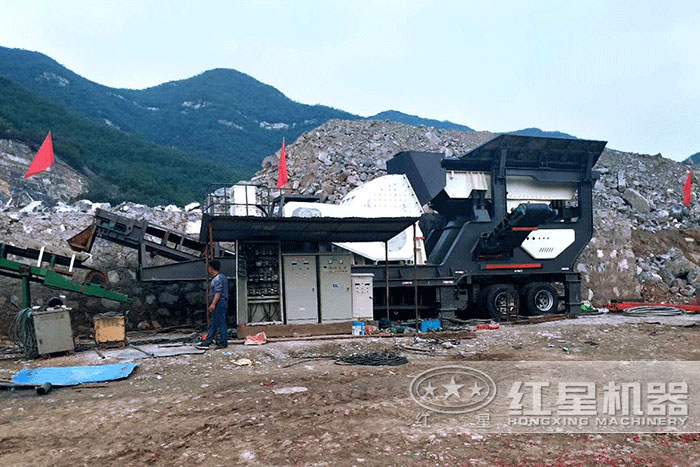 “多功能”移動碎石機器通電試機作業(yè)