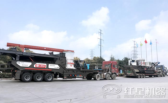 可移動(dòng)砸石機(jī)套上車頭開著走